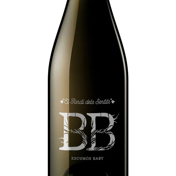 Unique Ancestral made of 50 years old Xarel.lo vinyards planted by our grandfather.
It's salinity makes you taste the soil where it grows!