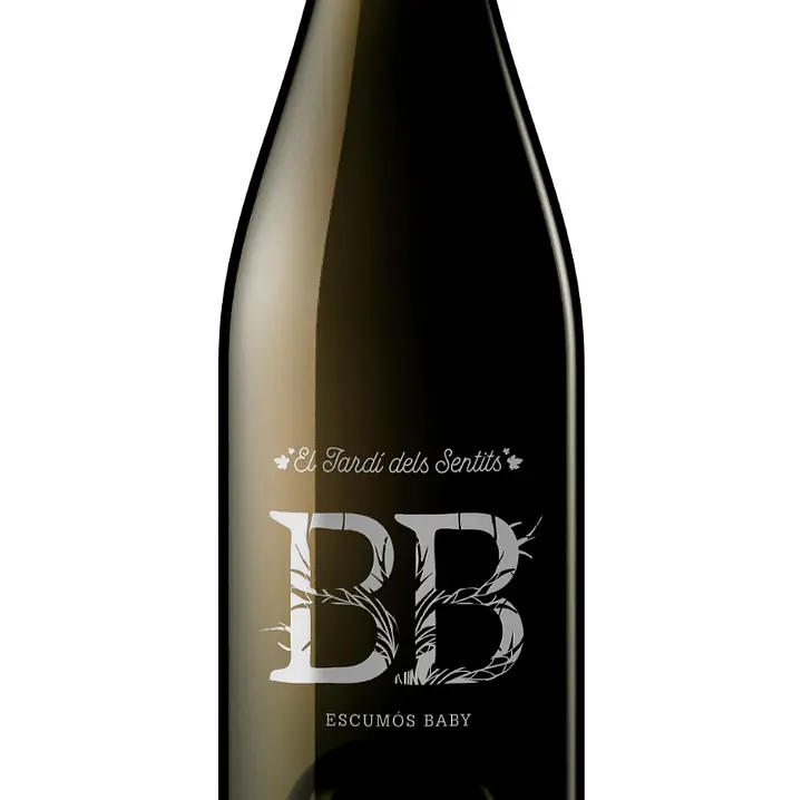 Unique Ancestral made of 50 years old Xarel.lo vinyards planted by our grandfather.
It's salinity makes you taste the soil where it grows!