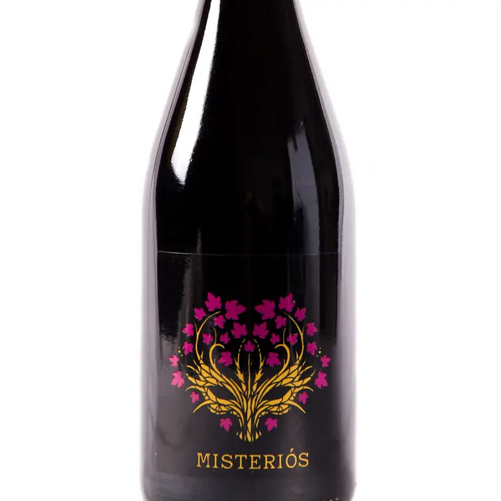 Wine of velvety touch, blueberries and blackberries and pink peppery flavors