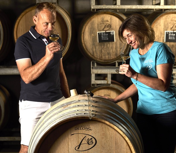 plp_product_/profile/champagne-delong-marlene